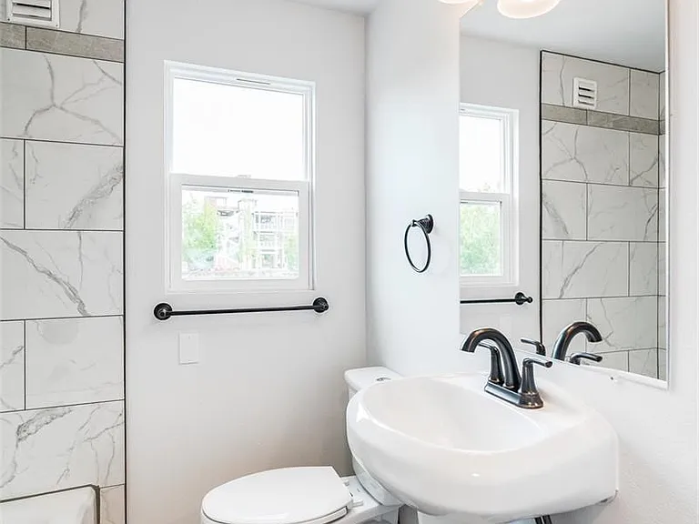 102 D St SW #E — Photo 3