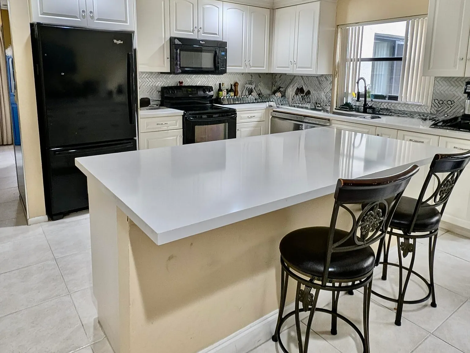 2 bed, 1.0 bath, 1728 sqft, $2,800 — Photo 3