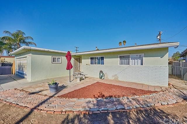 1st image of 25340 Yolanda Ave