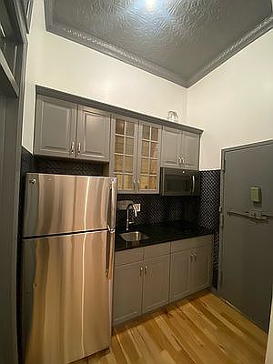 5th image of 87 E 4th St #1B