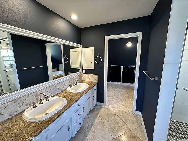 604 Village Ct — Photo 36