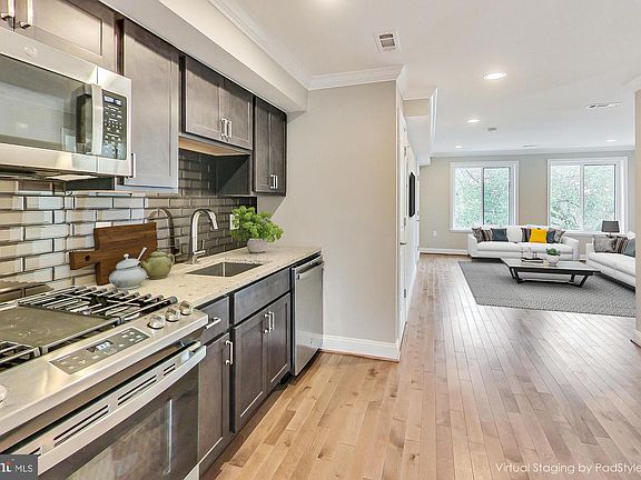 3rd image of 1601 N Carolina Ave NE #1