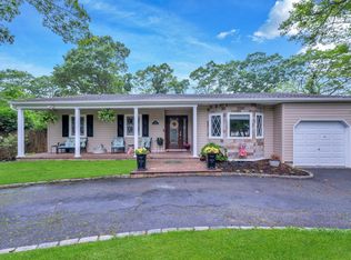 8 Franklin Ave, Medford, NY 11763