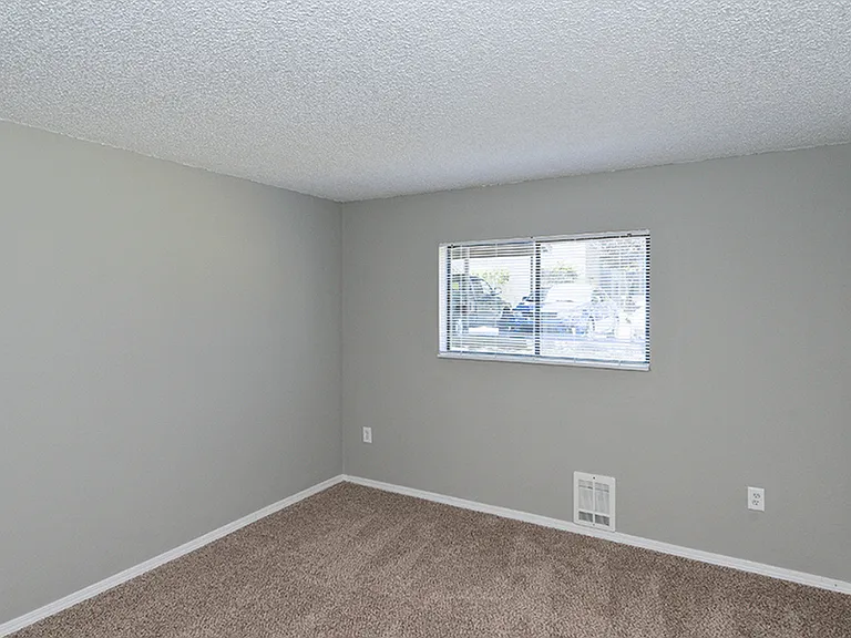 2136 S 272nd St — Photo 8