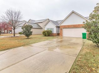 607 Regatta Dr, Byron, GA 31008