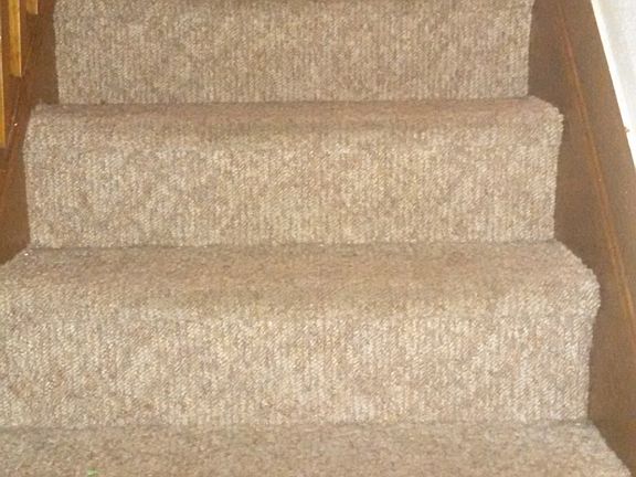 stairs to 2nd floor 