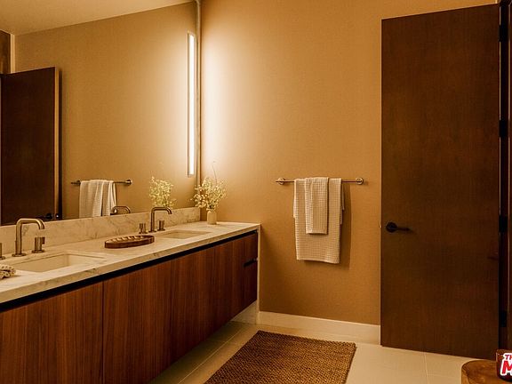 3rd image of 702 N Doheny Dr #302