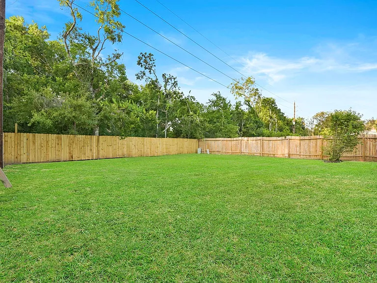 2322 Aprilmont Dr — Photo 31