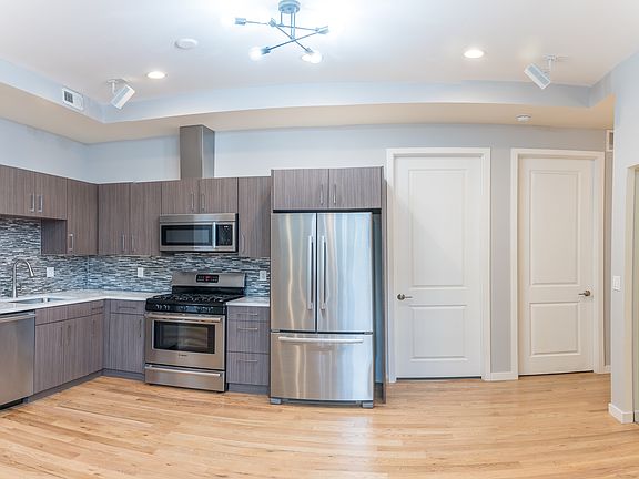 3rd image of 2327 Glenarm Pl Unit 3