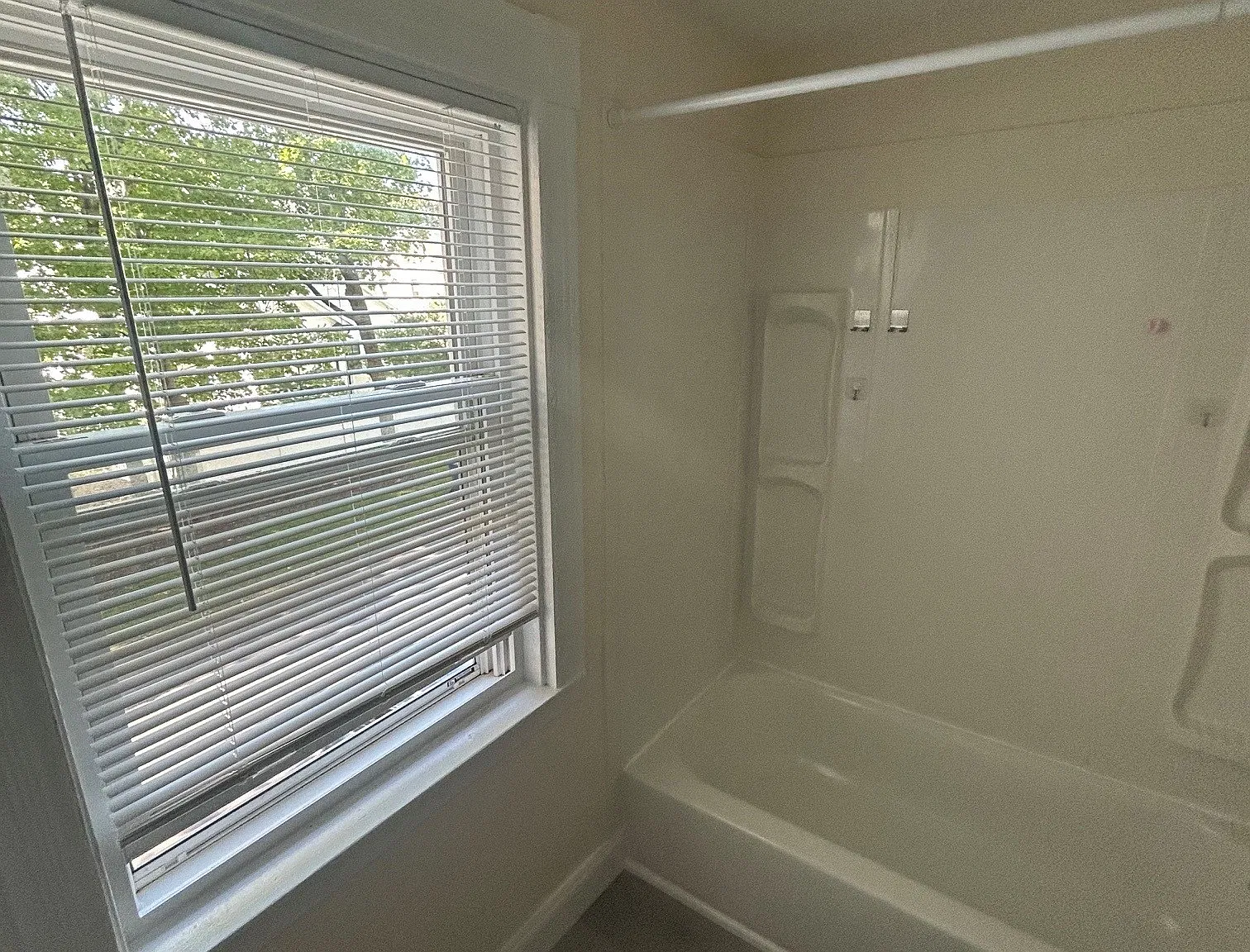 3 bed, 1200 sqft, $2,700 — Photo 4