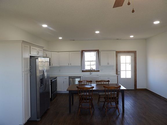 5th image of 413 Louisiana Rd