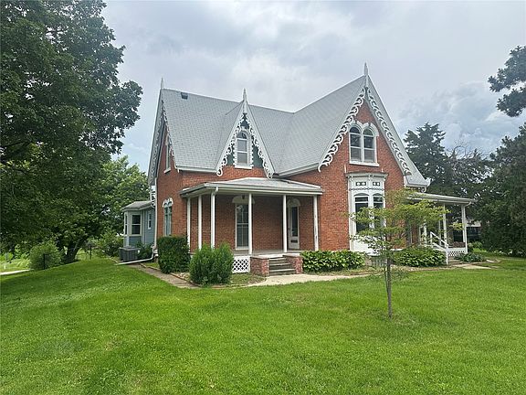 2nd image of 301 3rd Ave