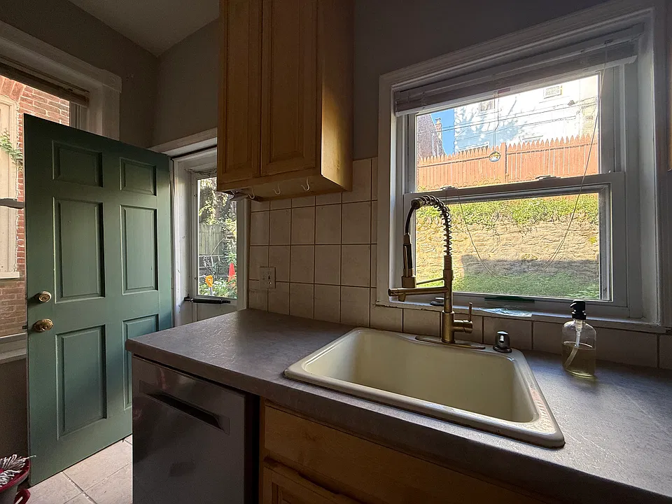 121 W Apsley St