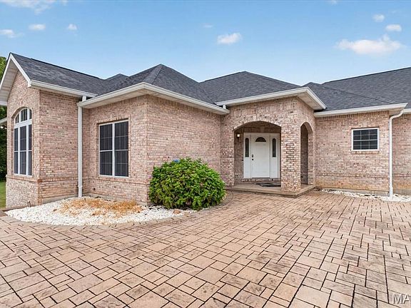 3rd image of 2389 Desloge Estates Dr