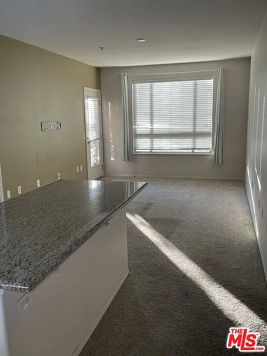 2 bed, 2.0 bath, 1042 sqft, $3,275 — Photo 4