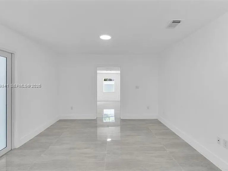 9999 NW 25th Ter #9999 — Photo 9