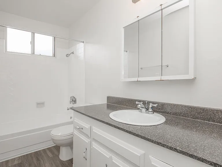Castilian and Cordova Apartment Homes — Photo 23