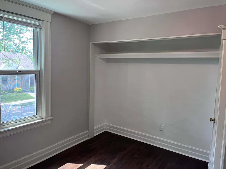 3051 Queen St — Photo 21