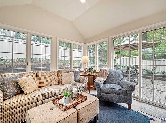 5th image of 4 Abbey Ct
