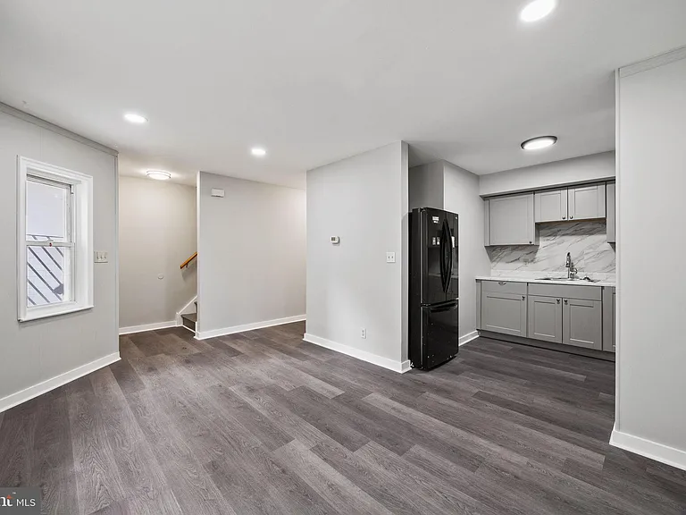 1221 Kater St — Photo 3