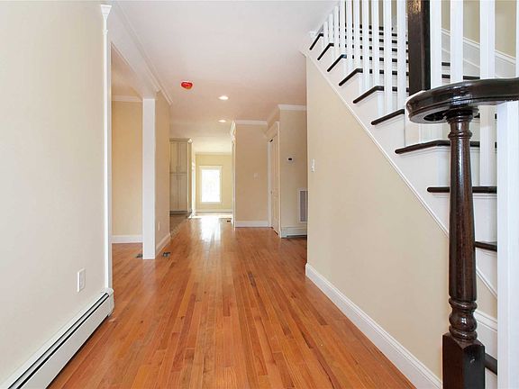 2nd image of 39 Smith St