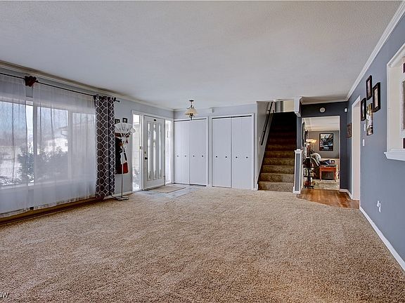 3rd image of 411 Oaknoll Dr