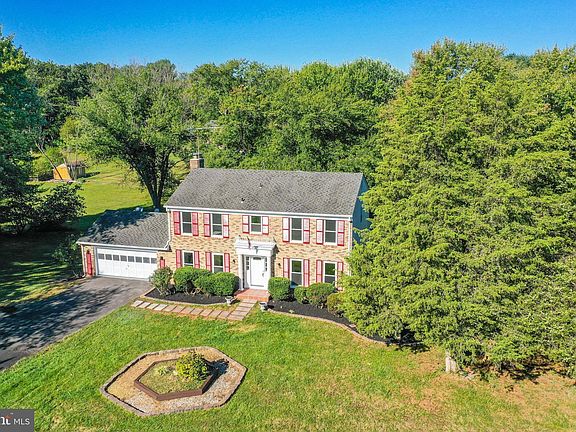 4th image of 5758 Benford Dr