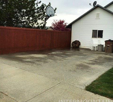 3rd image of 2299 E Greenbrier Dr