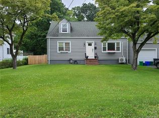 65 Center St, Pearl River, NY 10965