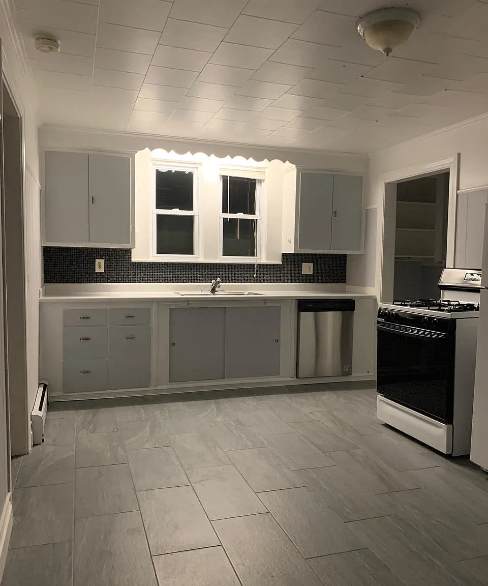 3 bed, 1400 sqft, $3,000 — Photo 3