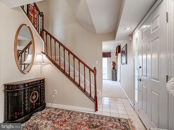 4th image of 16 Greenshire Ln