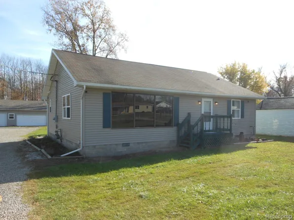 1786 Omar Rd, Kimball, MI 48074