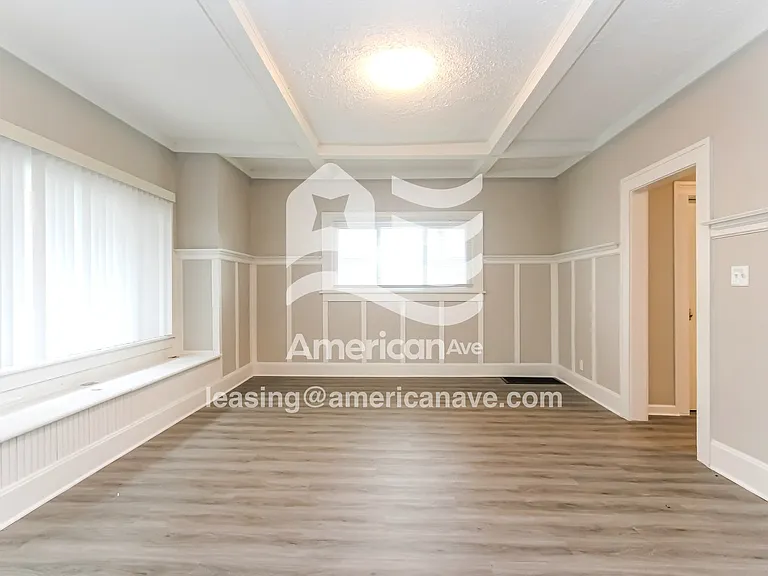1594688_005_dining_room_12700368.jpg