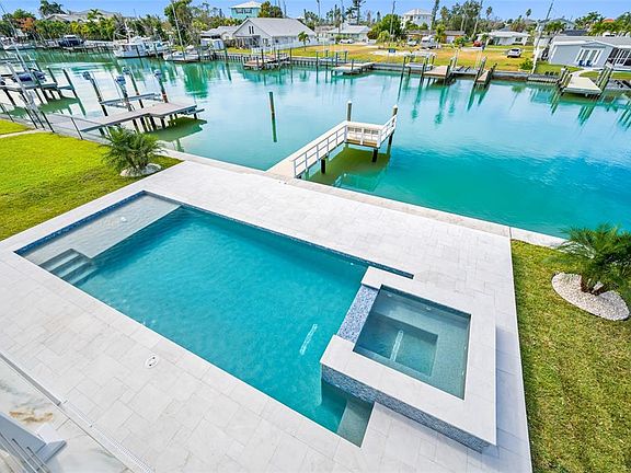 3rd image of 534 Crystal Dr