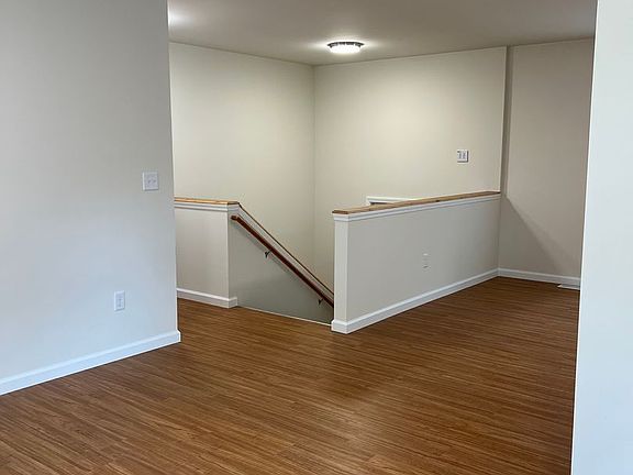 5th image of 203 Baker St