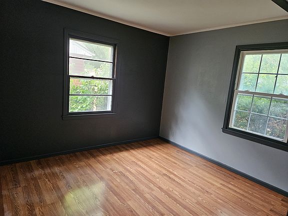 4th image of 1020 Irving Ave