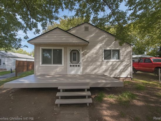 200 W Chicago Ave, Pontiac, MI 48340