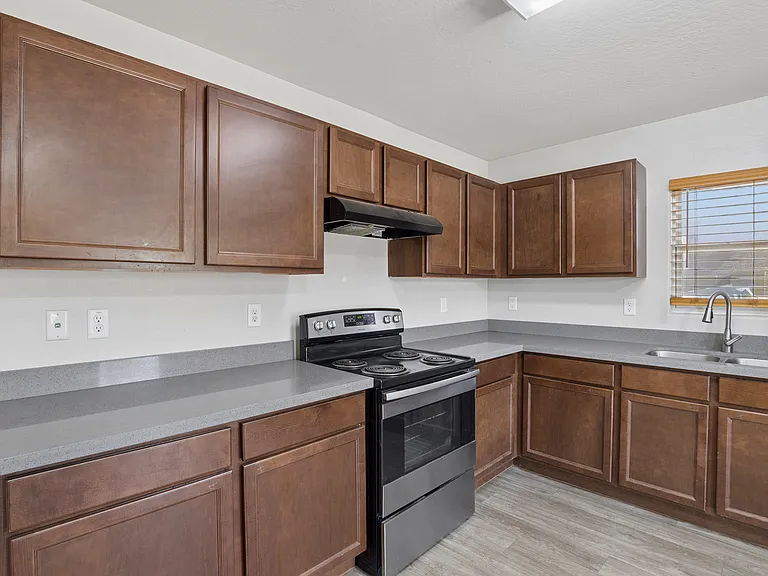 1748 N Logan Ln — Photo 19