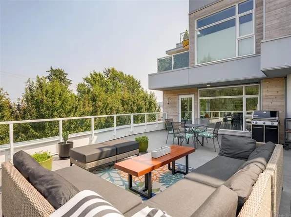 5118 Cordova Bay Rd #M102, Saanich, BC V8Y 2K5