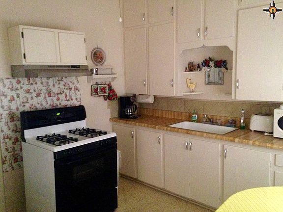 4th image of 210 N Ash St