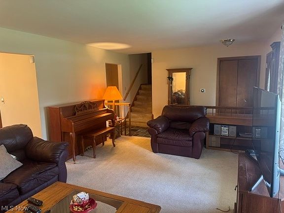 4th image of 525 Brookpark Dr