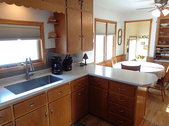 3rd image of 722 E Conrad Dr