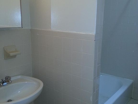 5th image of 14230 Barclay Ave