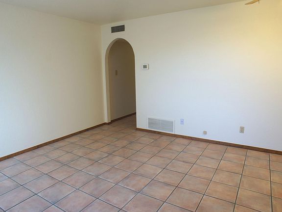 5th image of 2740 Fairway Dr APT C