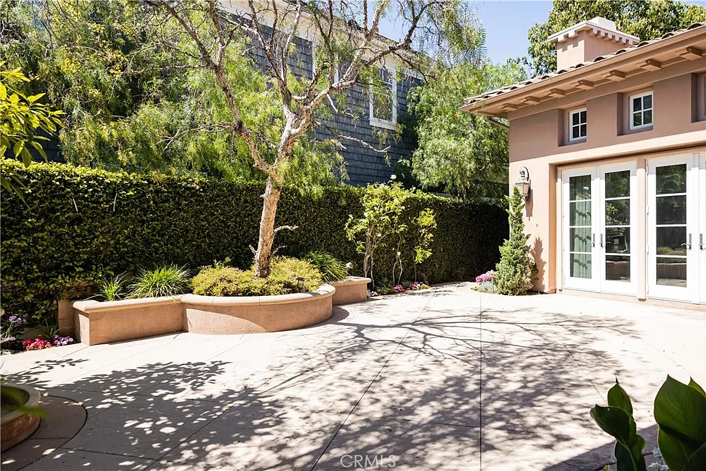 4 bed, 4.5 bath, 4346 sqft, $20,000 — Photo 2