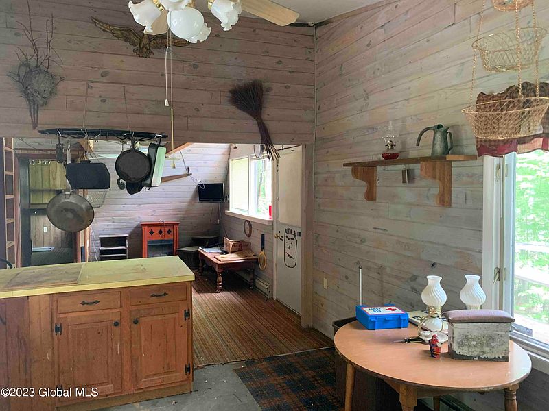5th image of 142 Munsell Lane