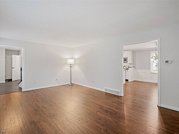 5th image of 1538 Amboy Dr