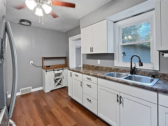 5th image of 479 W High St