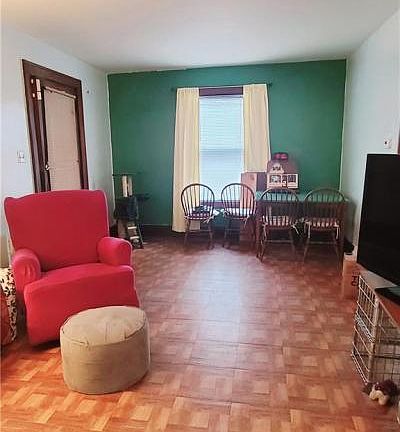 4th image of 427 Bettie St