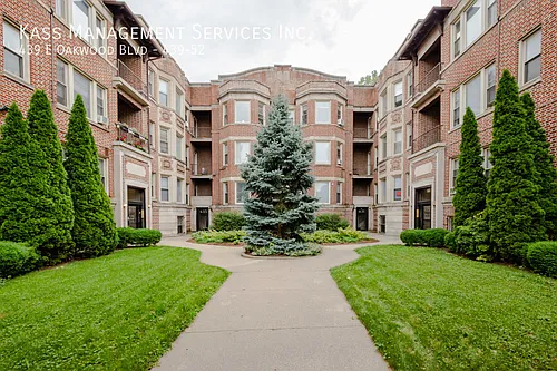 427-39 E Oakwood Blvd Photo 1